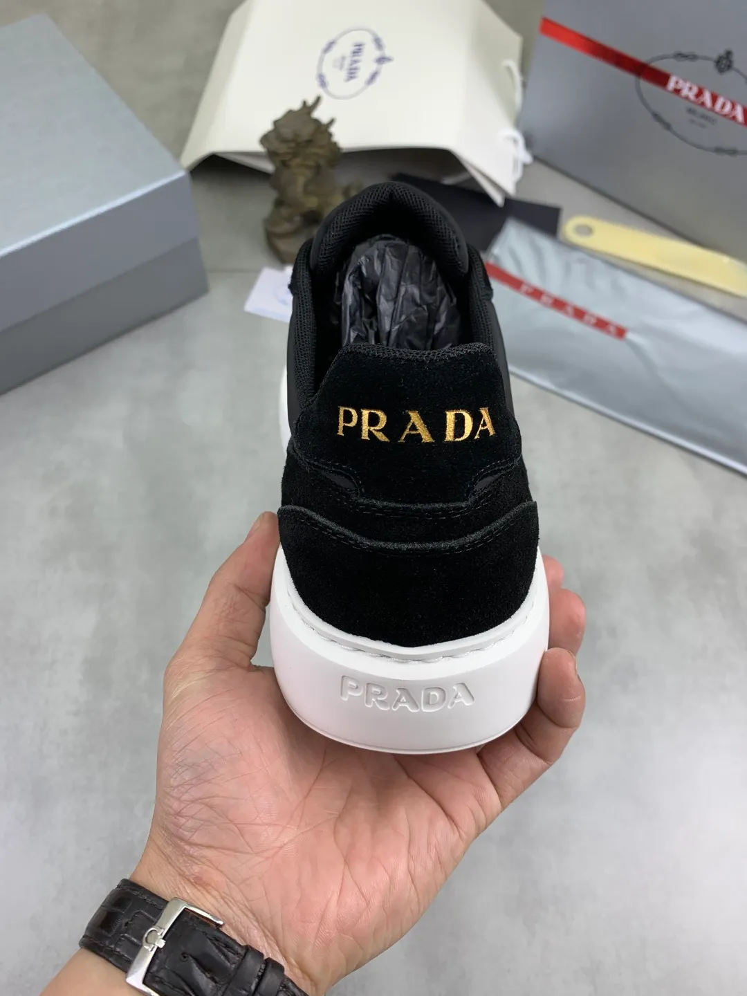 Men's men's shoes P560 💰【New style】Top quality, new popular models on the official website, which will never go out of style for a century, 🆘 The trendy brand (Prada) mainly promotes popular models, avant-garde and versatile fashionable men's shoes, privately molded, with cowhide splicing and 1:1 oil edge treatment... fashionable and simple, original imported cowhide with python skin, cowhide leather lining for feet; the atmosphere and personality are more fashionable, eye-catching and pursuing class. It will subvert the old idea and be a must-have for fashionistas who want to spend time with you! Must keep it! High-end comfortable and low-cost, high-end quality workmanship. Size: 38-45 4️⃣ colors available. full package